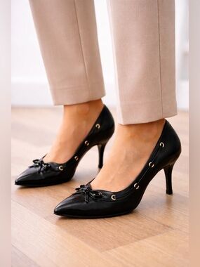 Circa Joan & David Black Leather Mid Heel Pumps Bow Pointed Toe 8M